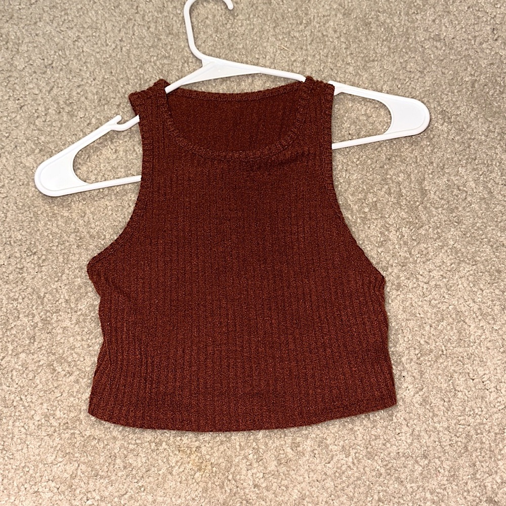 Reddish brown sleeveless crop top